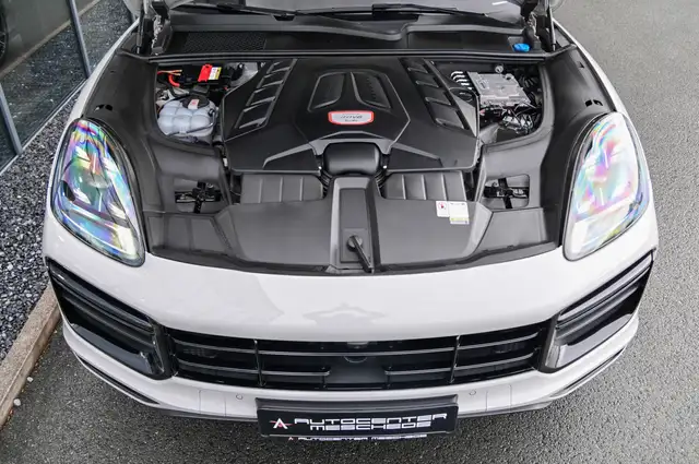 Porsche Cayenne view 8