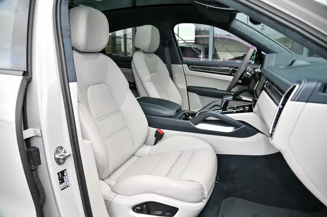 Porsche Cayenne view 14