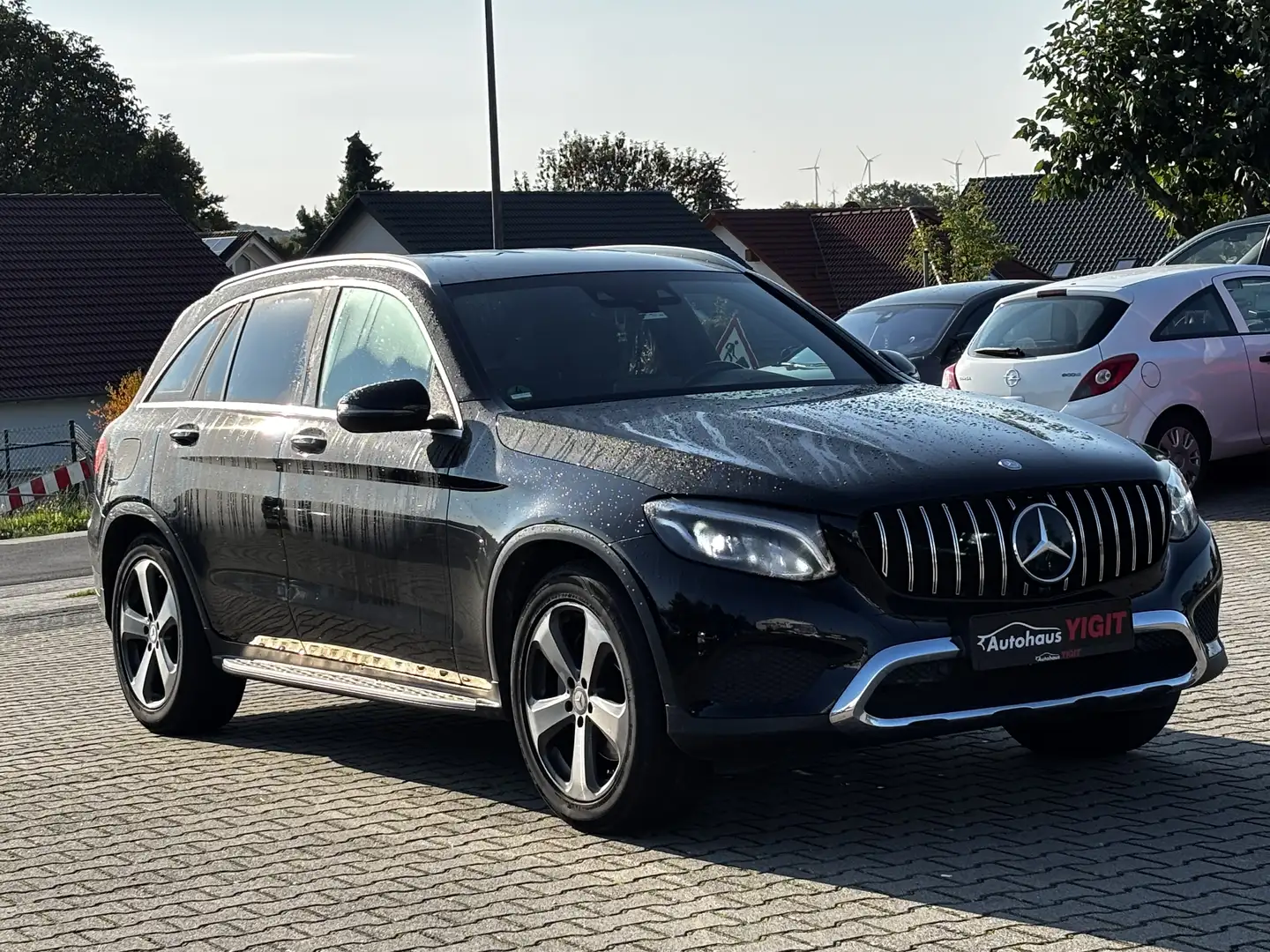 Mercedes-Benz GLC 250 d 4Matic Ambiente+AHK+LED Schwarz - 1
