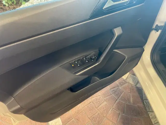 Volkswagen Polo view 10