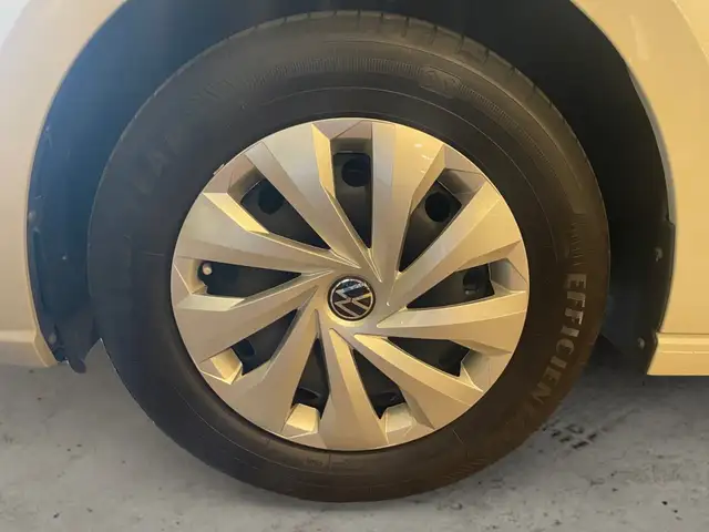Volkswagen Polo view 8