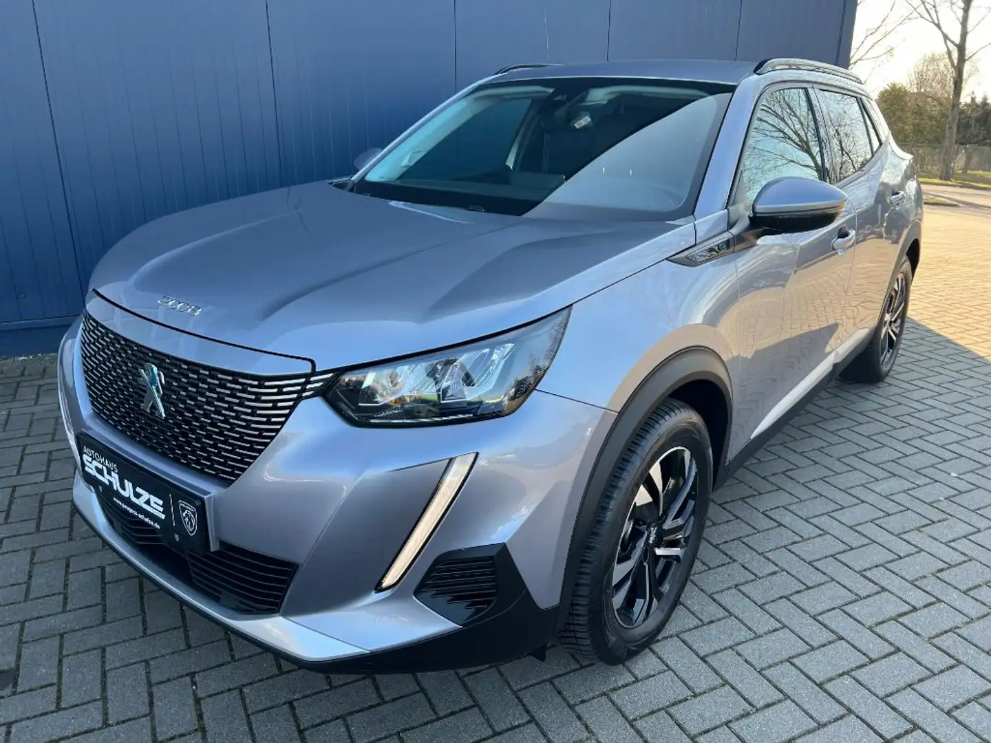 Peugeot 2008 Elektro Allure Silber - 1