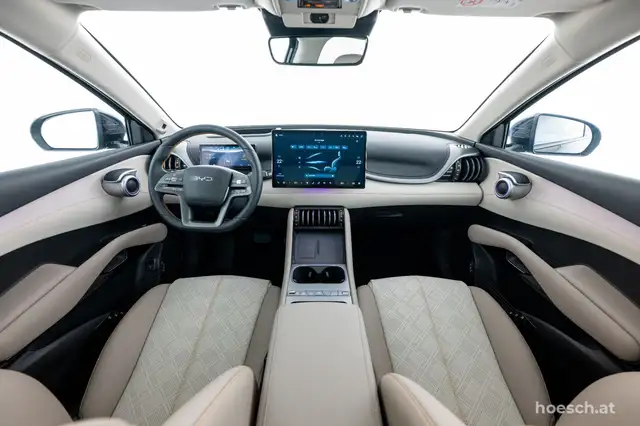 Byd Atto 3 view 5