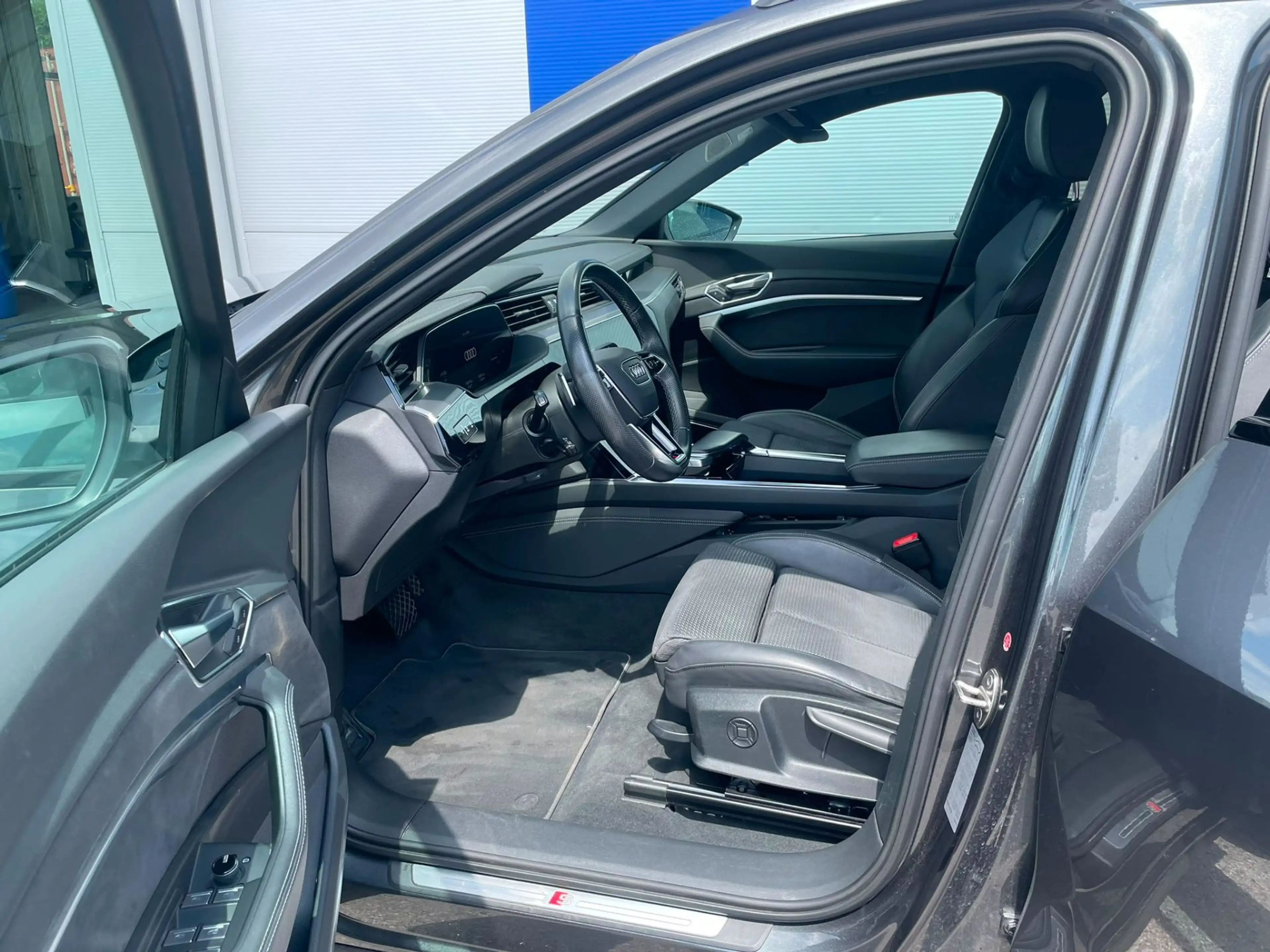 Audi e-tron SB 55 2xS-LINE PANO B&O TRAUMAUSSTATTUNG ++ — photo 8