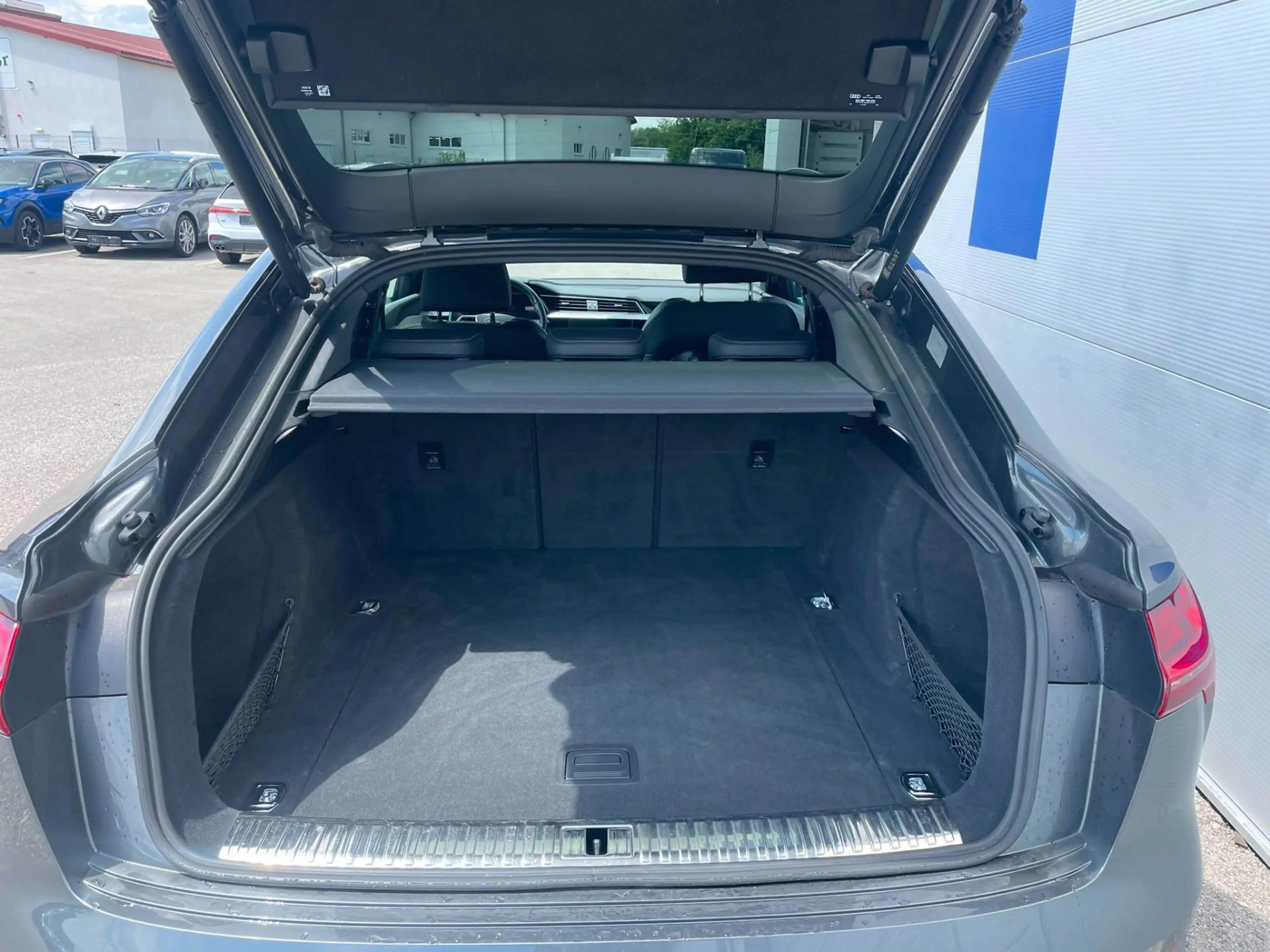 Audi e-tron SB 55 2xS-LINE PANO B&O TRAUMAUSSTATTUNG ++ — photo 7