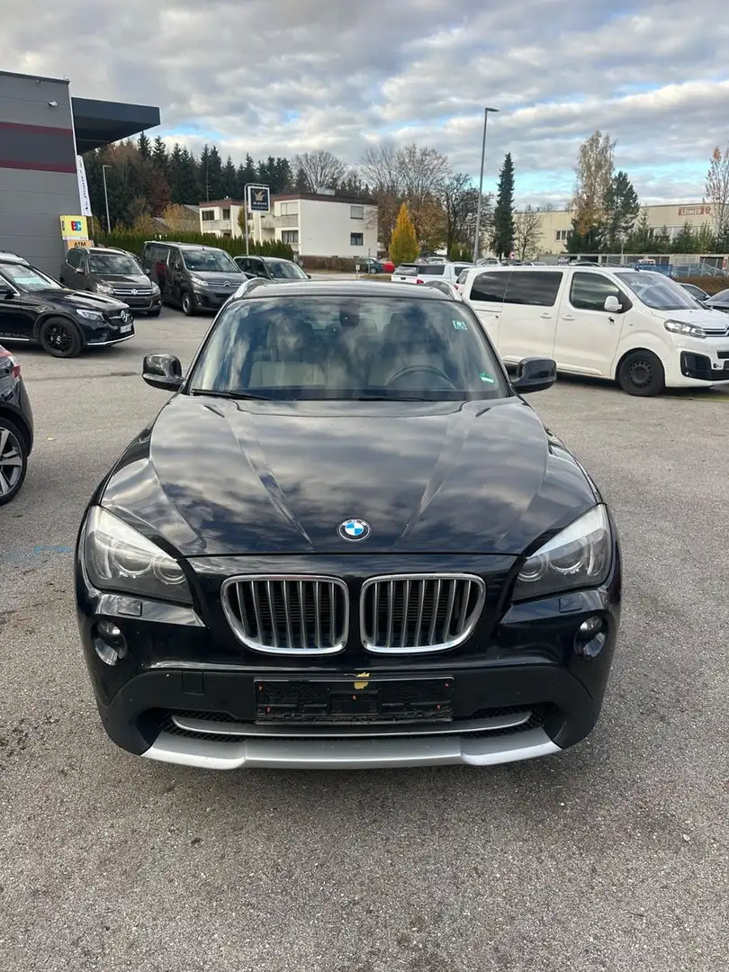 BMW X1 23 d xDrive Schwarz - 1