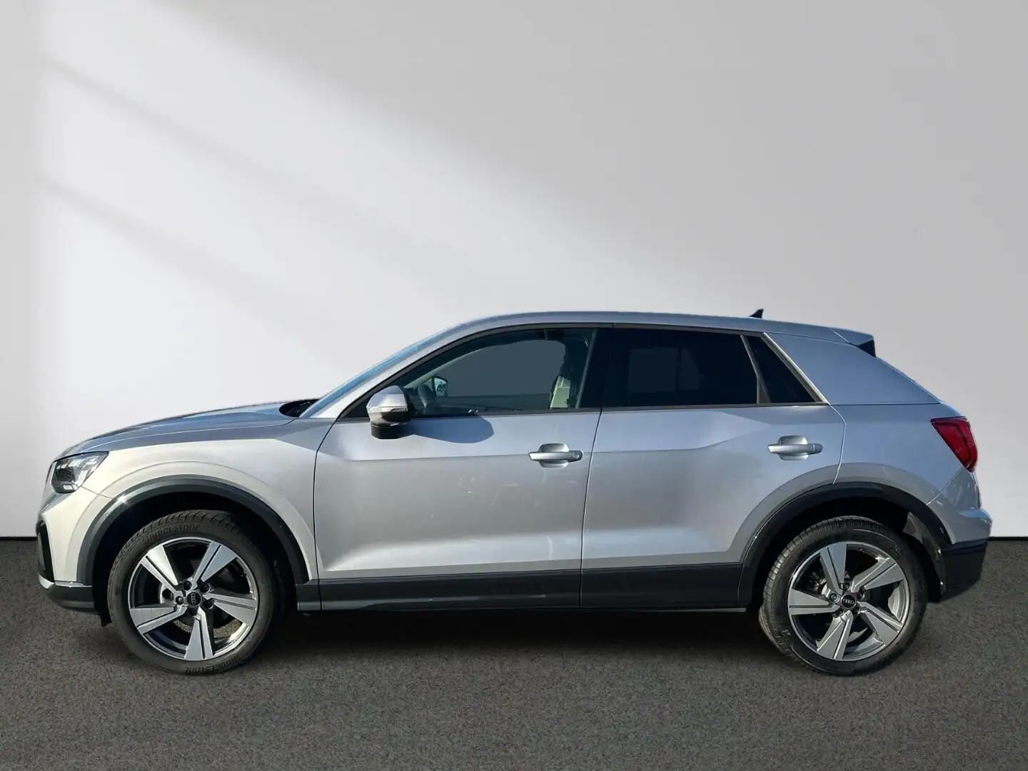 Audi Q2 35 TFSI advanced S tronic MMI Matrix AHK Silber - 2
