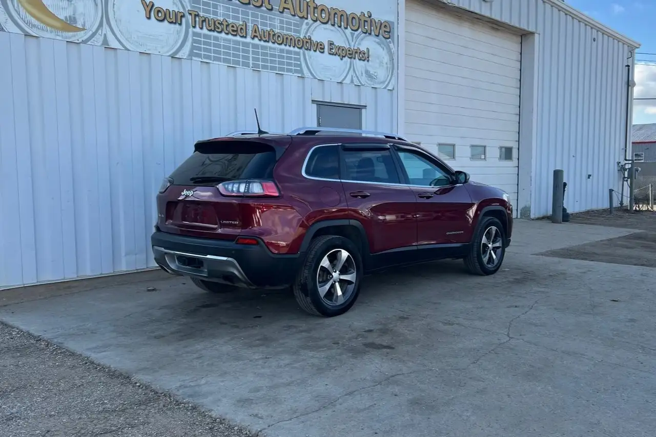 Jeep Cherokee снимка Jeep Cherokee