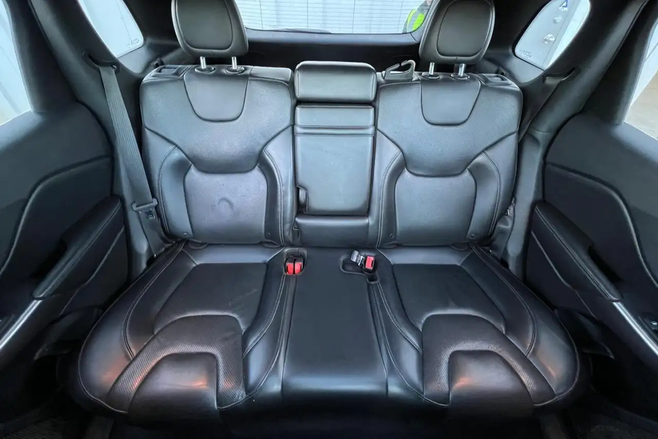 Jeep Cherokee снимка Jeep Cherokee