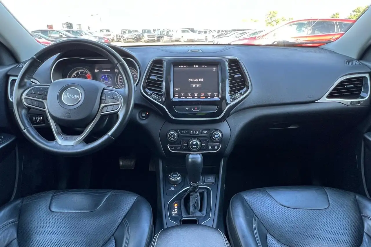 Jeep Cherokee снимка Jeep Cherokee