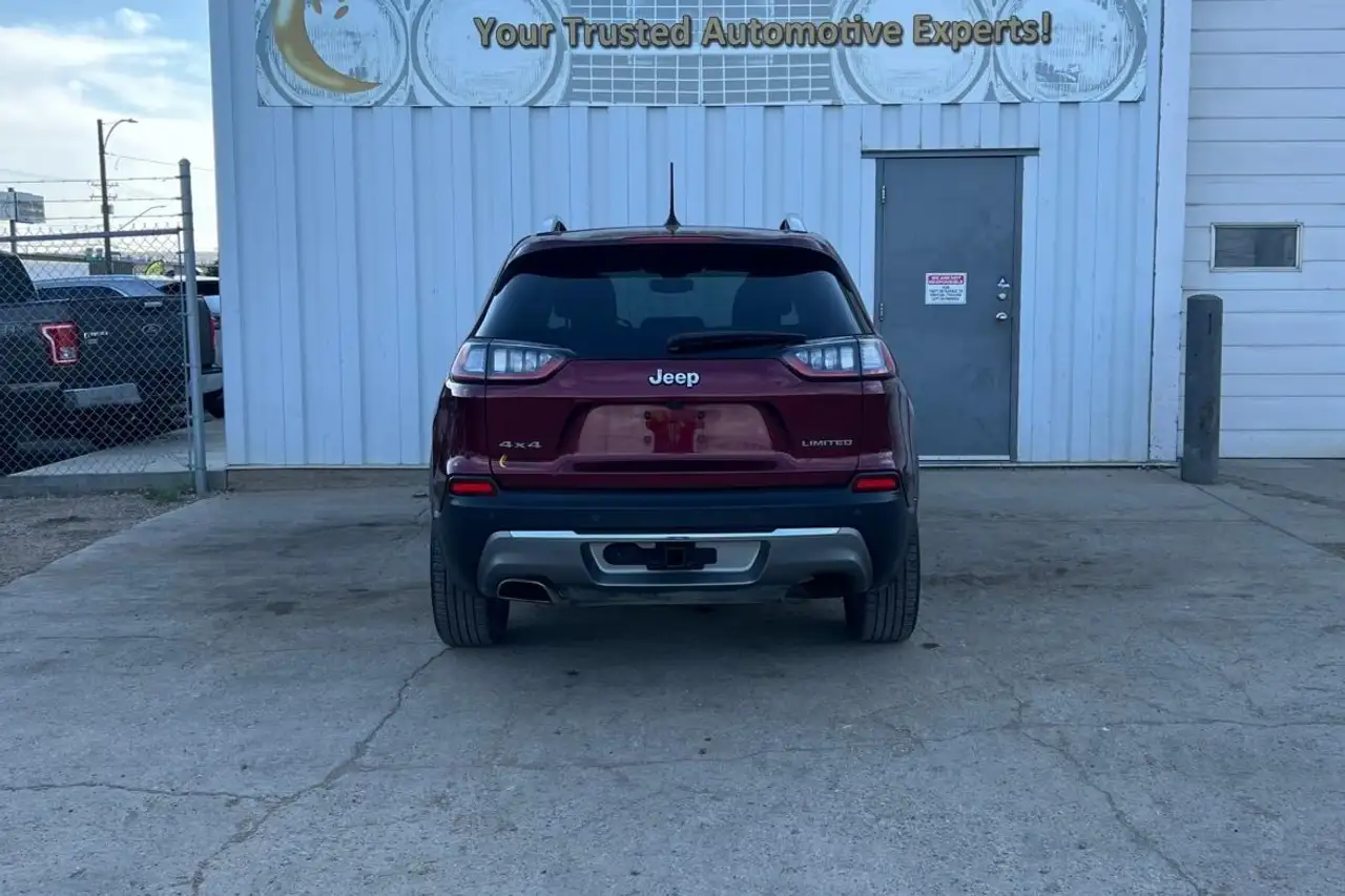 Jeep Cherokee снимка Jeep Cherokee