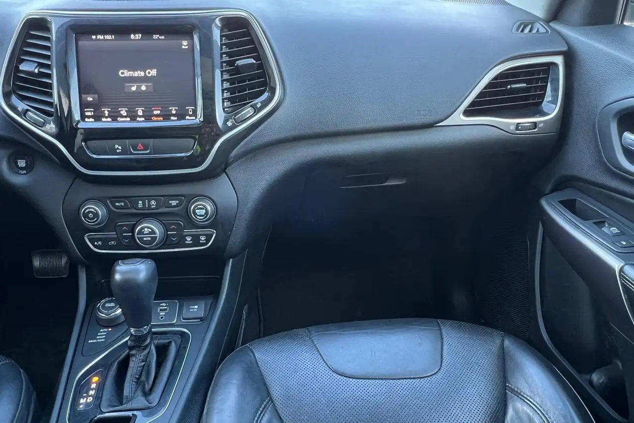 Jeep Cherokee снимка Jeep Cherokee