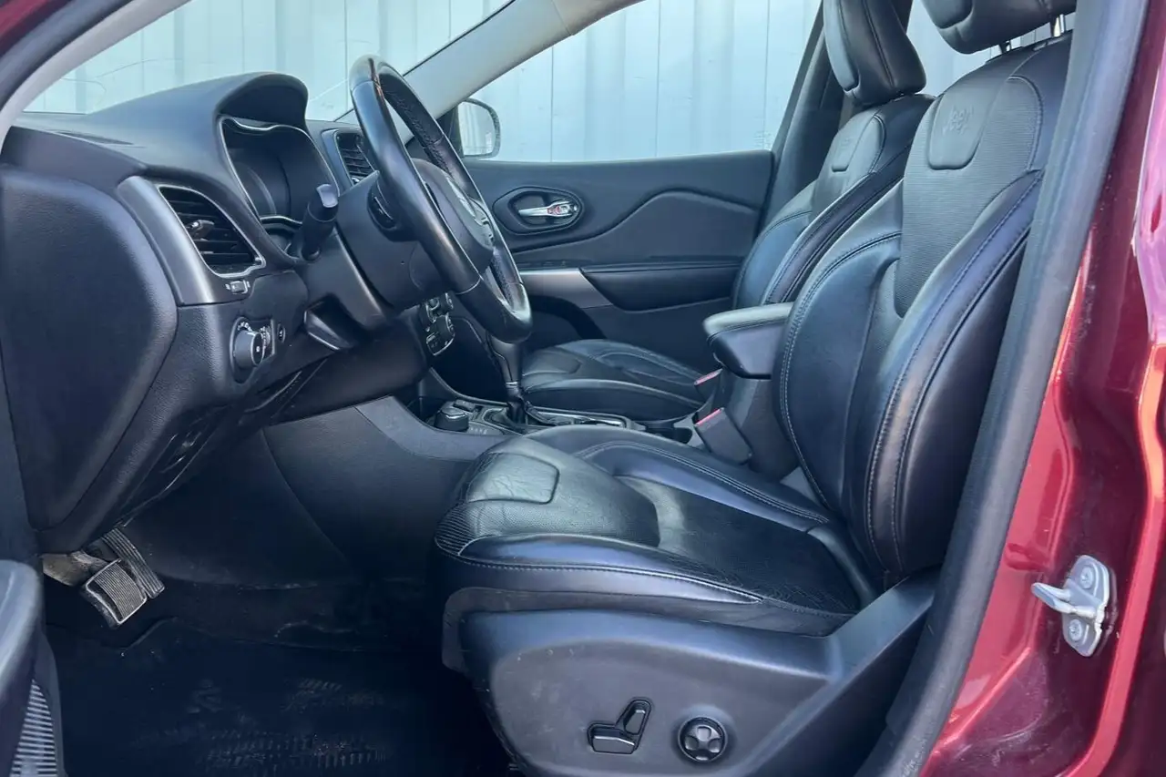 Jeep Cherokee снимка Jeep Cherokee