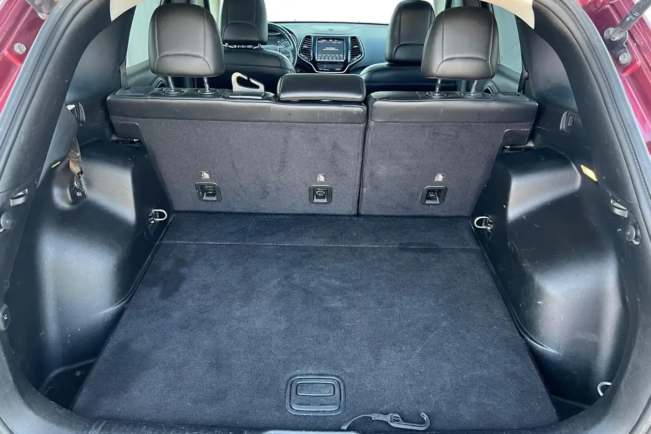 Jeep Cherokee снимка Jeep Cherokee