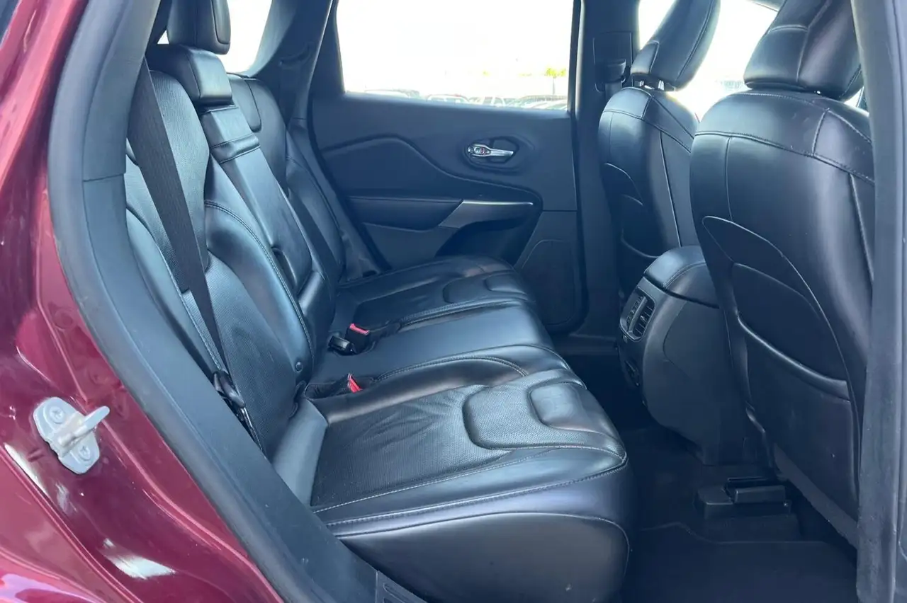Jeep Cherokee снимка Jeep Cherokee