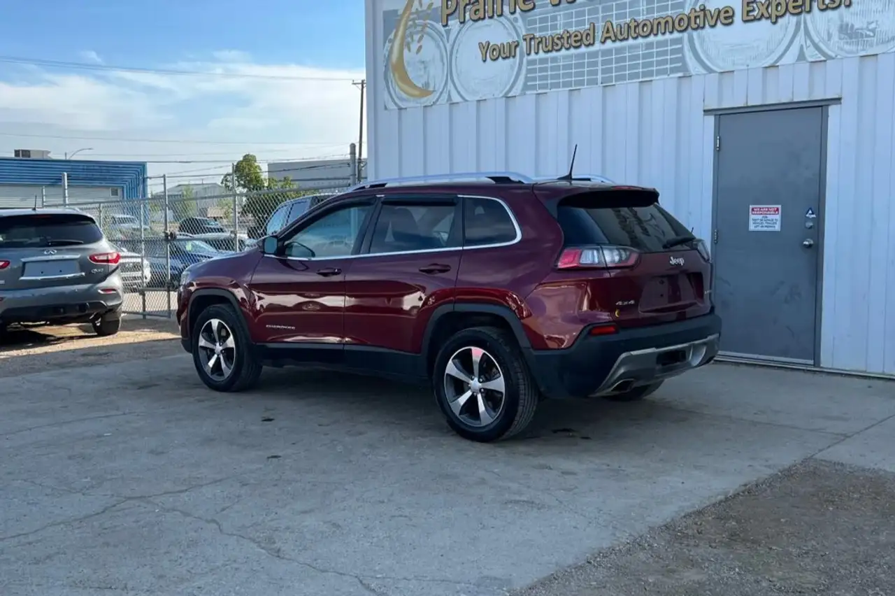 Jeep Cherokee снимка Jeep Cherokee