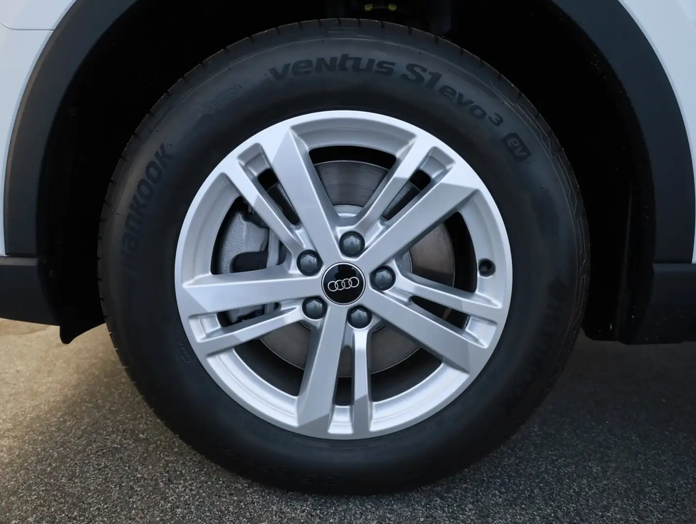 Audi Q3 e-tron 45 TFSI e Wit - 2