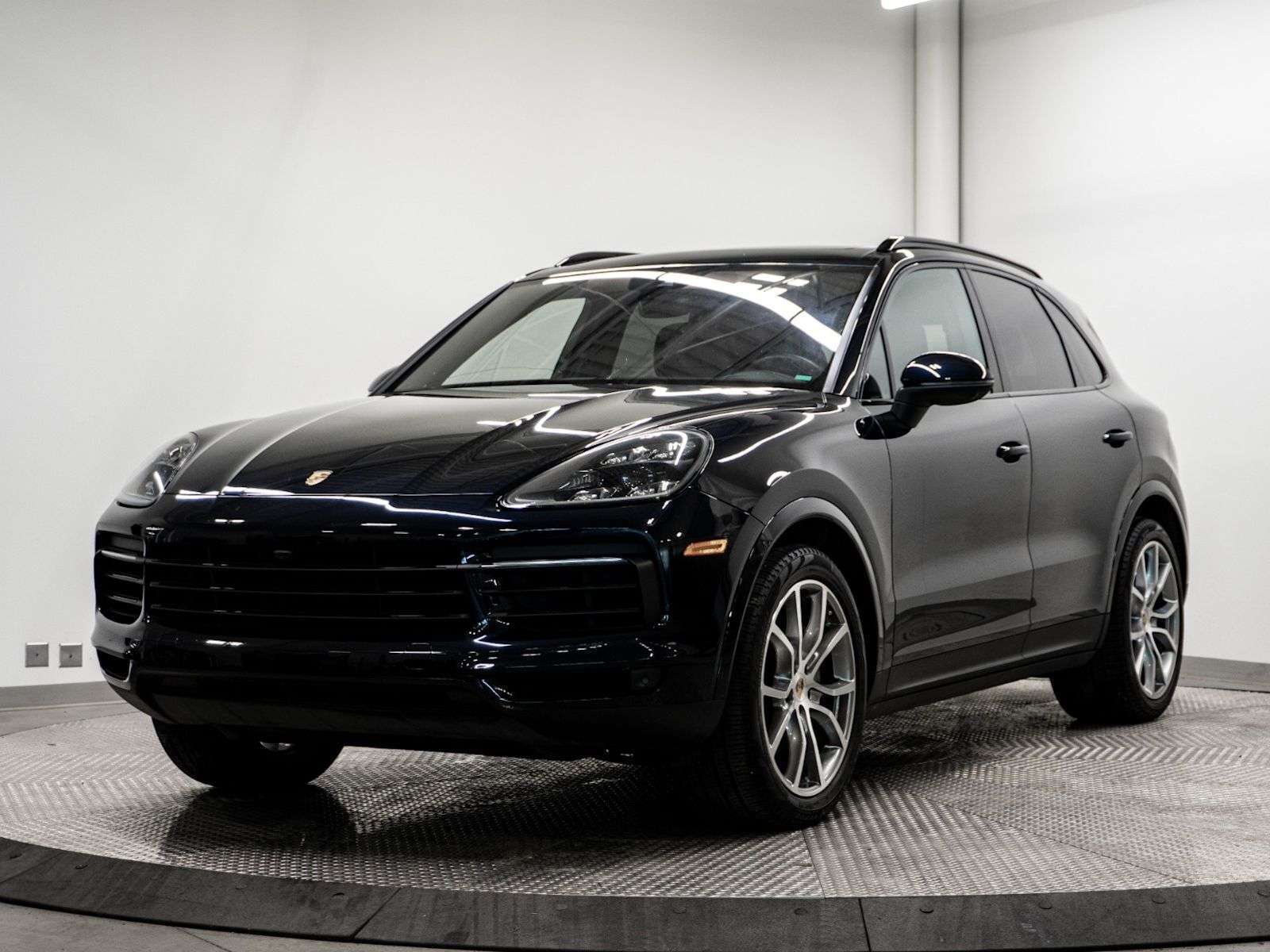 2023 Porsche Cayenne | All Service Done @ Porsche, Factory Warranty.