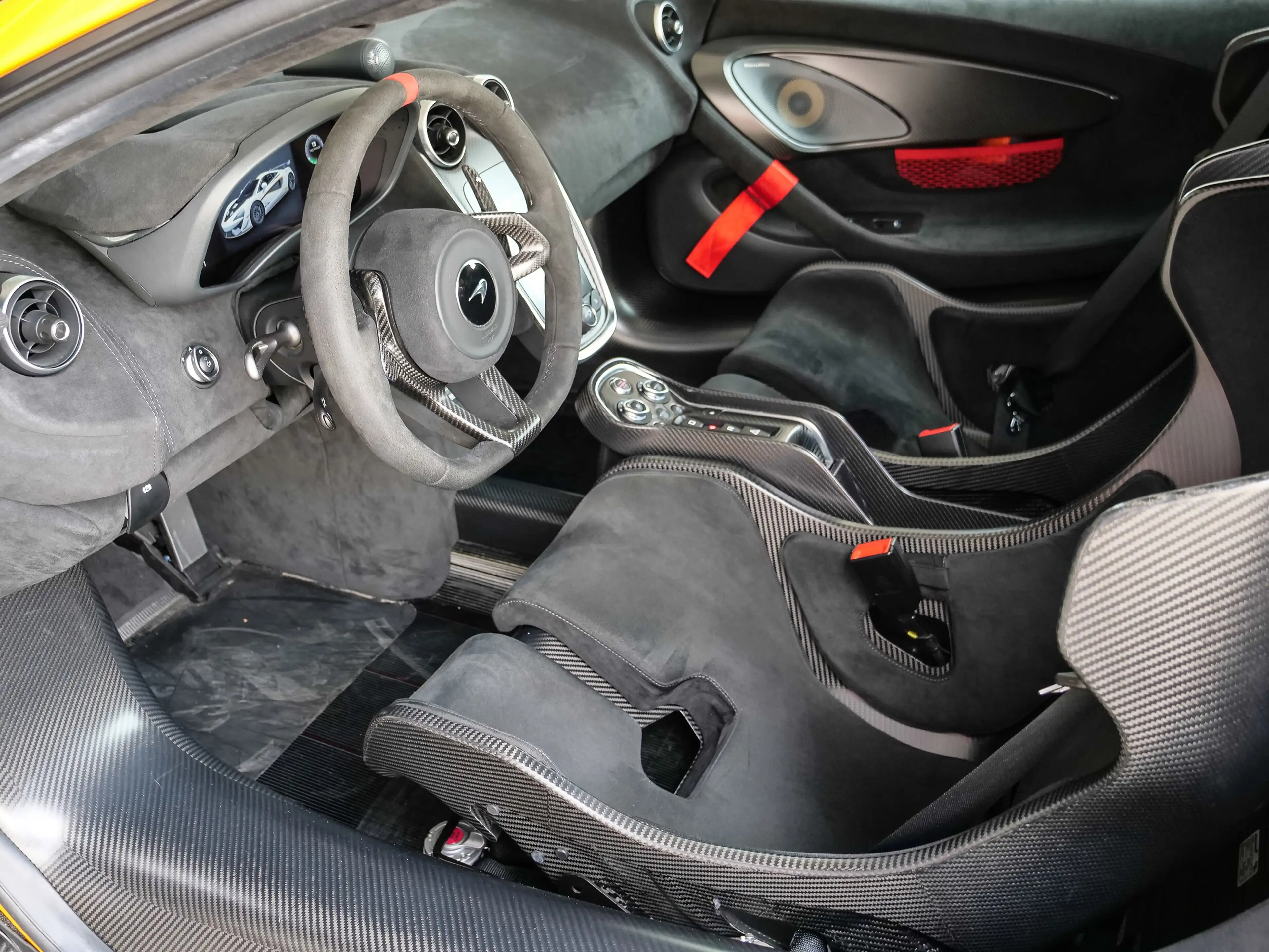 McLaren 620R MSO R Pack,Exterior & Interior Carbon Fibre — photo 15