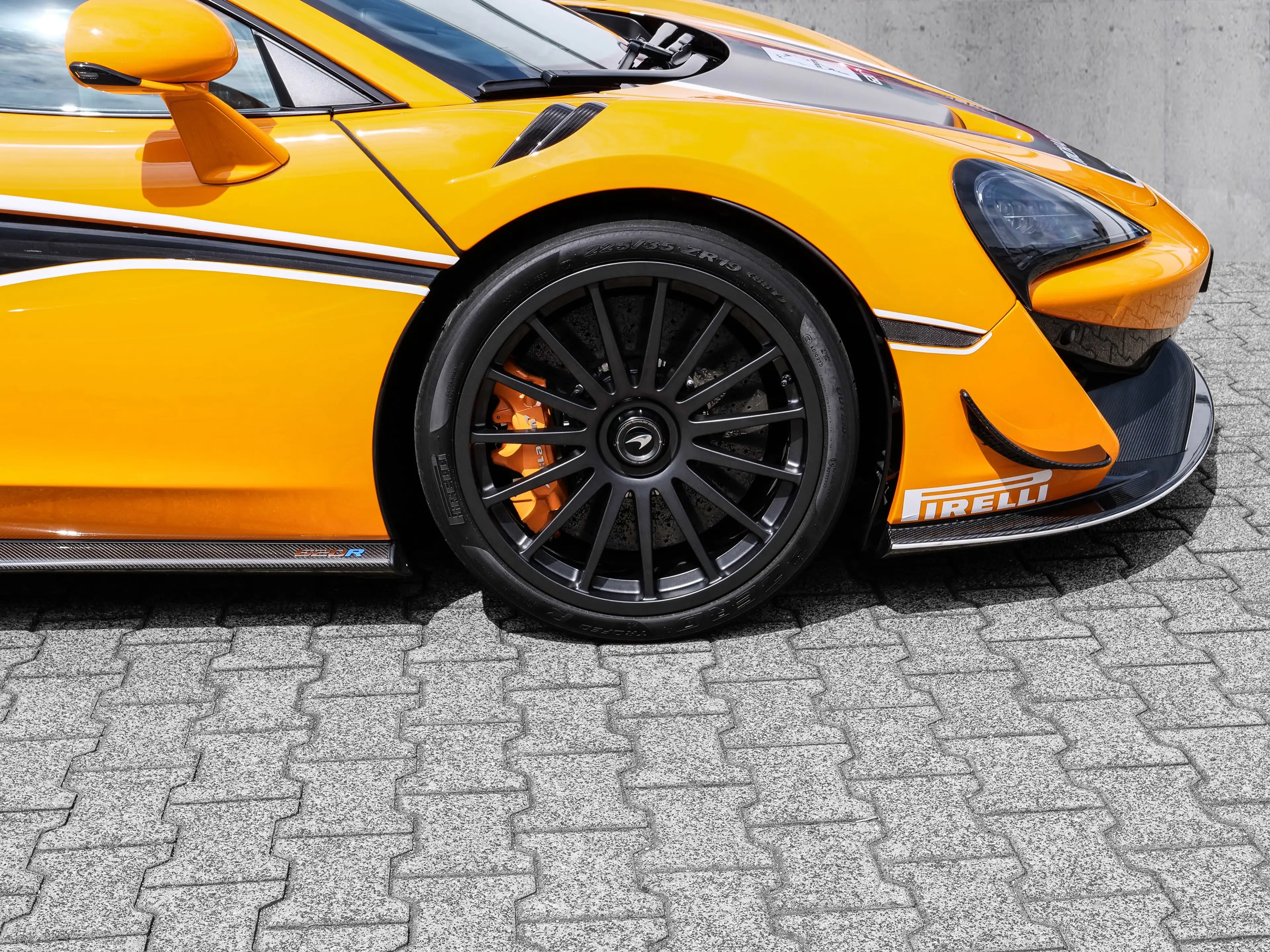 McLaren 620R MSO R Pack,Exterior & Interior Carbon Fibre — photo 9
