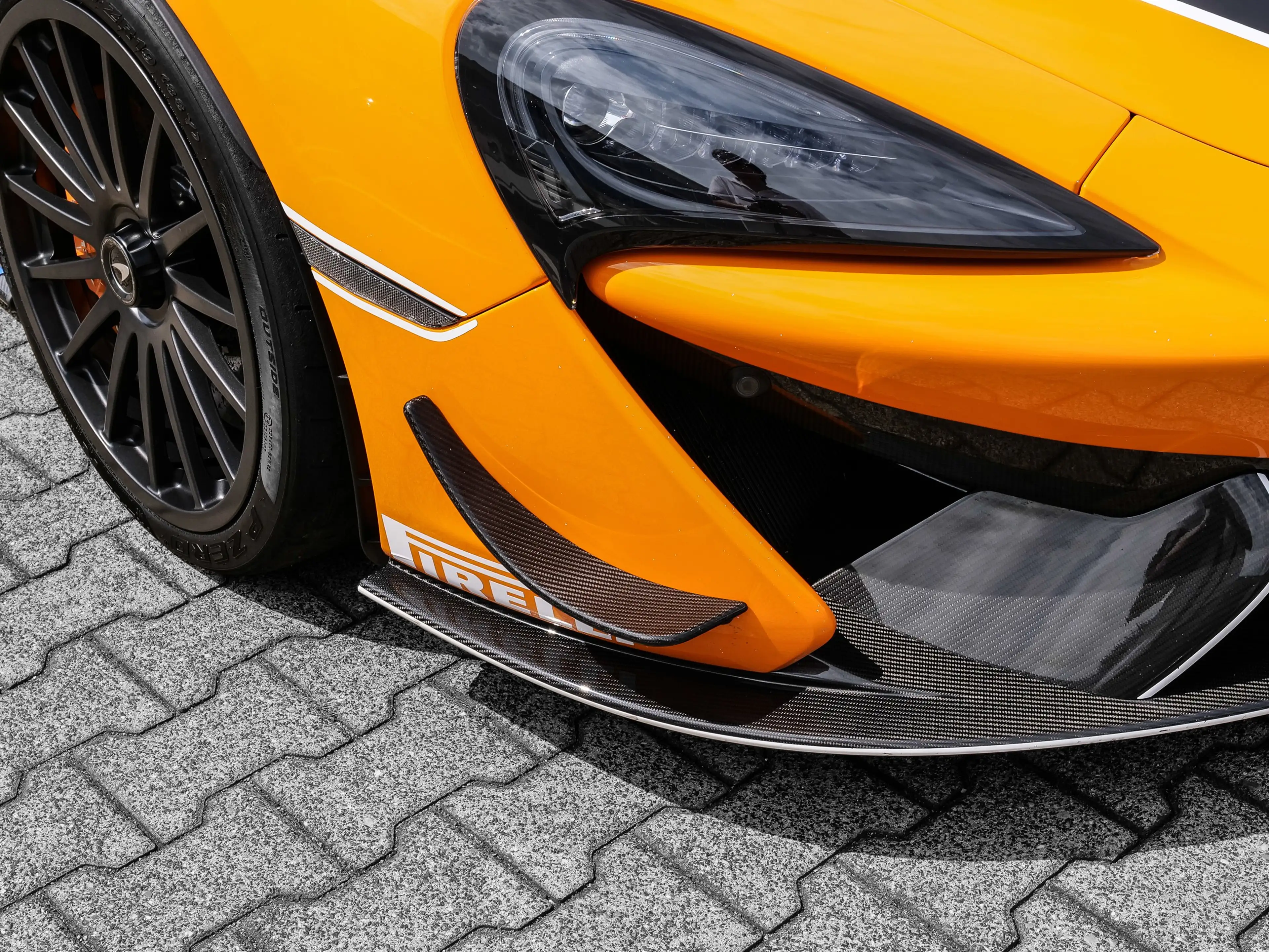 McLaren 620R MSO R Pack,Exterior & Interior Carbon Fibre — photo 11