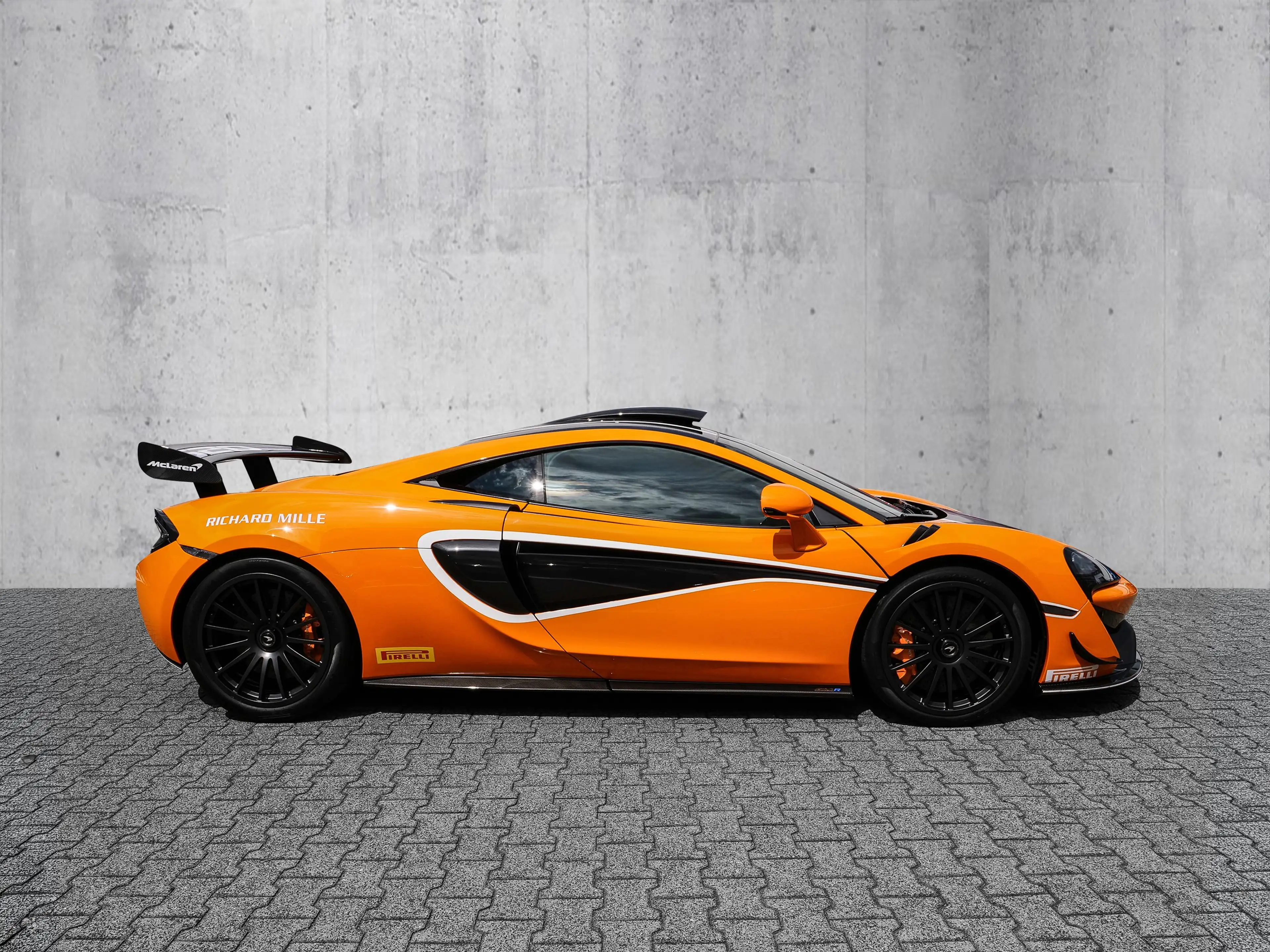 McLaren 620R MSO R Pack,Exterior & Interior Carbon Fibre — photo 2