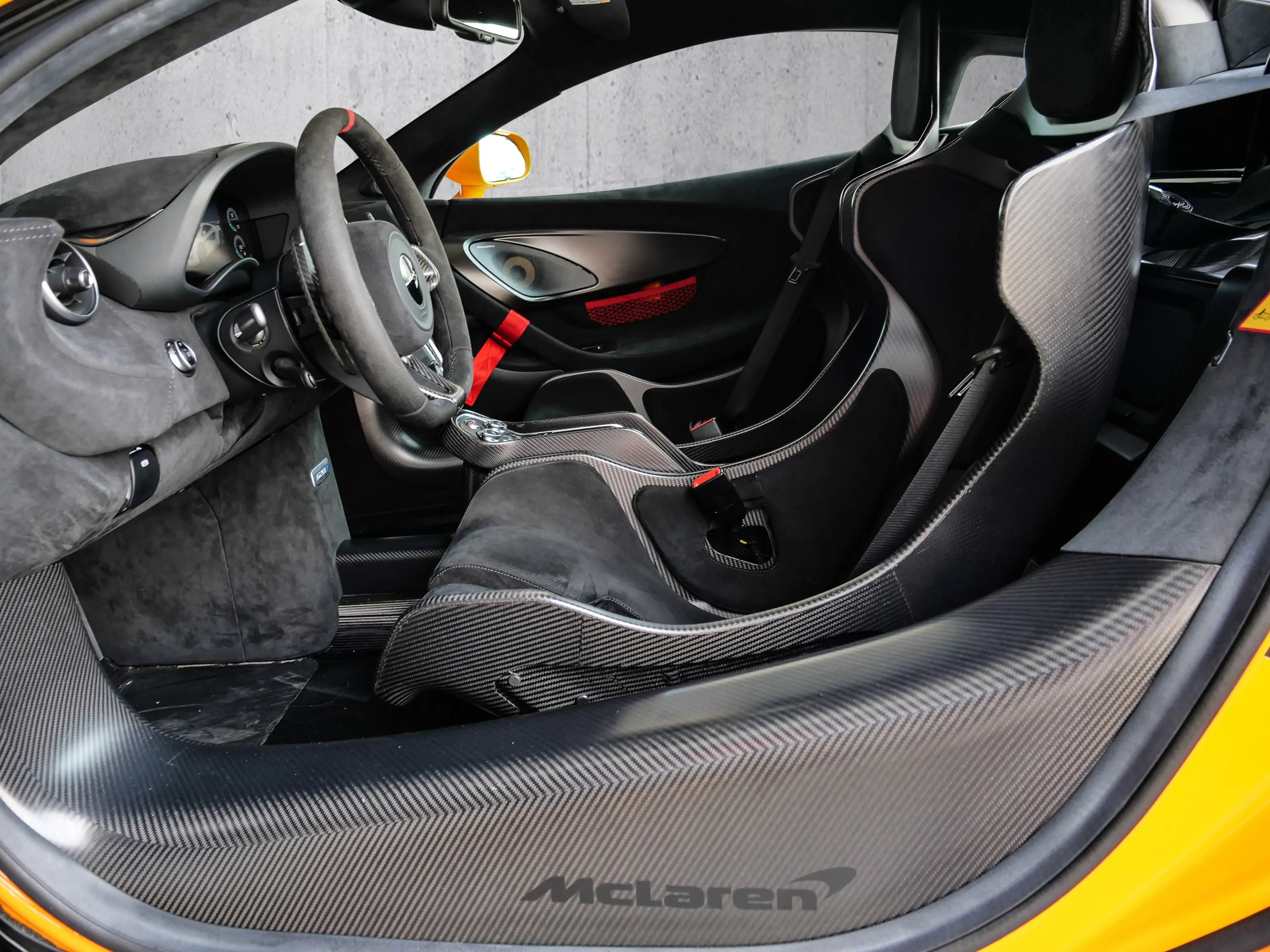 McLaren 620R MSO R Pack,Exterior & Interior Carbon Fibre — photo 8
