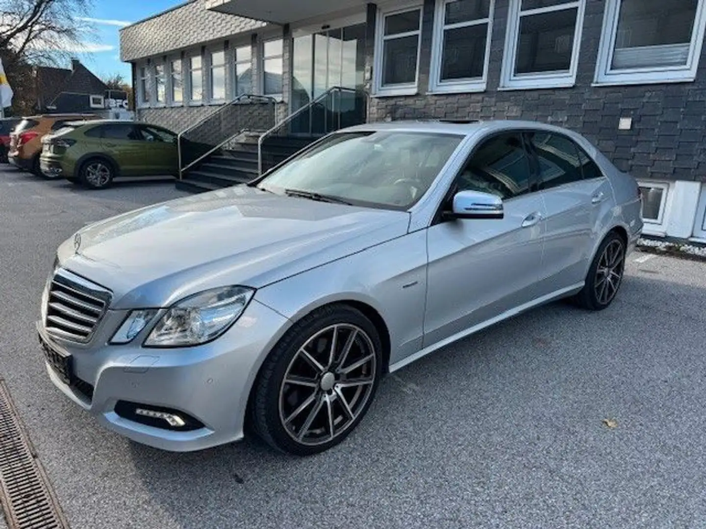 Mercedes-Benz E 250 E Limousine E 250 CDI BlueEfficiency Argent - 1