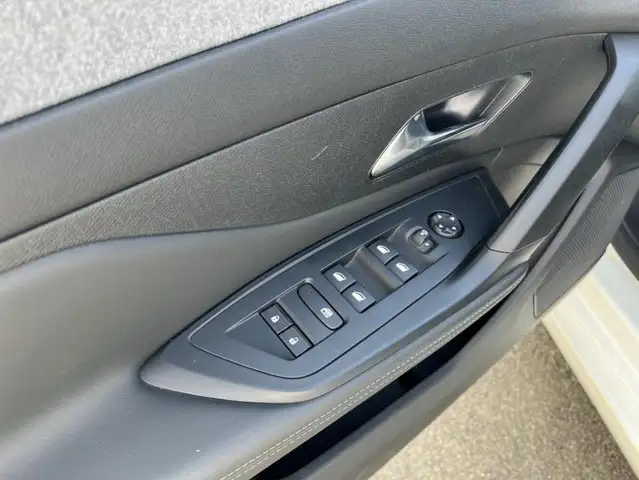 Peugeot 308 view 6