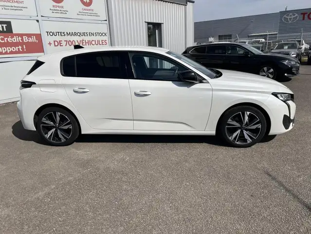Peugeot 308 view 3