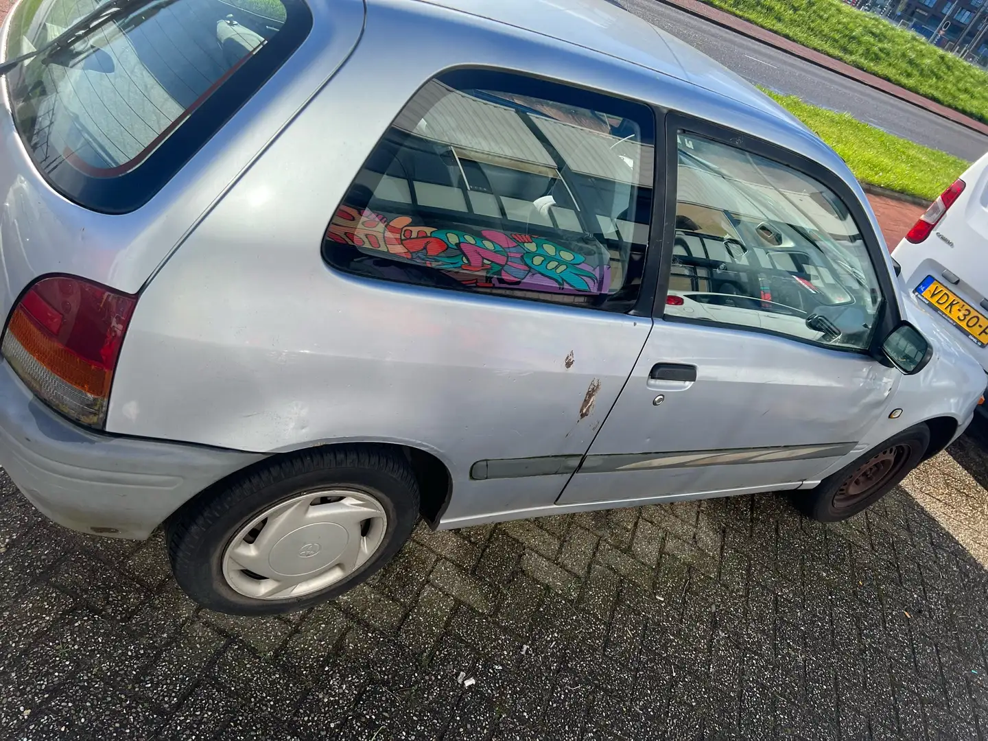 Toyota Starlet Toyota Starlet Grijs - 2