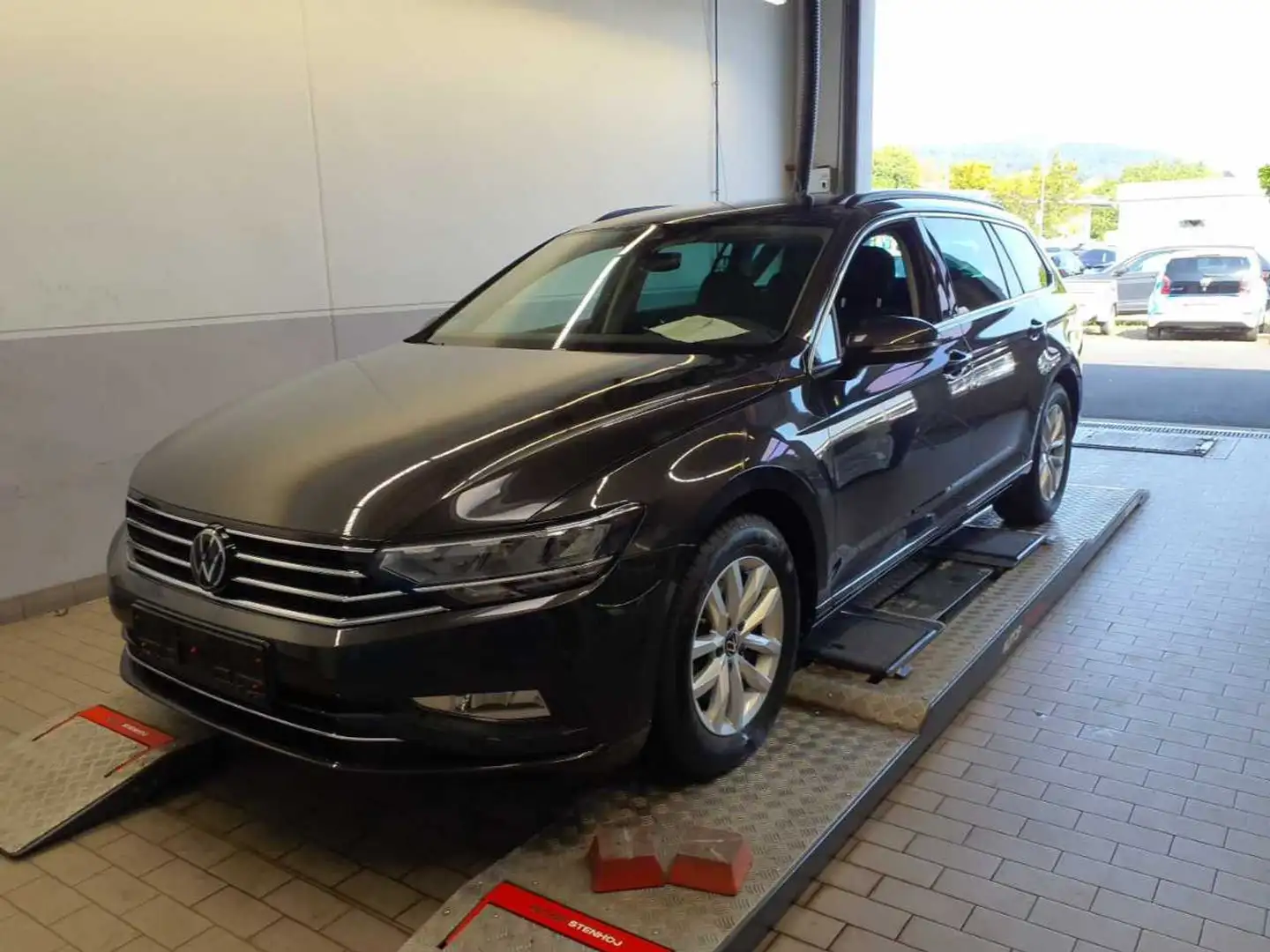 Volkswagen Passat Variant Business 2.0TDI DSG +AHK+LED+PDC+ Grau - 2
