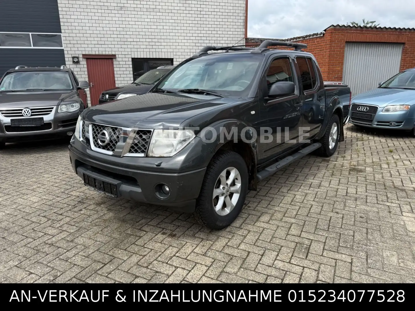 Nissan Navara NAVARA*PICKUP*DOPPELKABINE*PREMIUM*4X4*AUTOMATIK Grau - 1