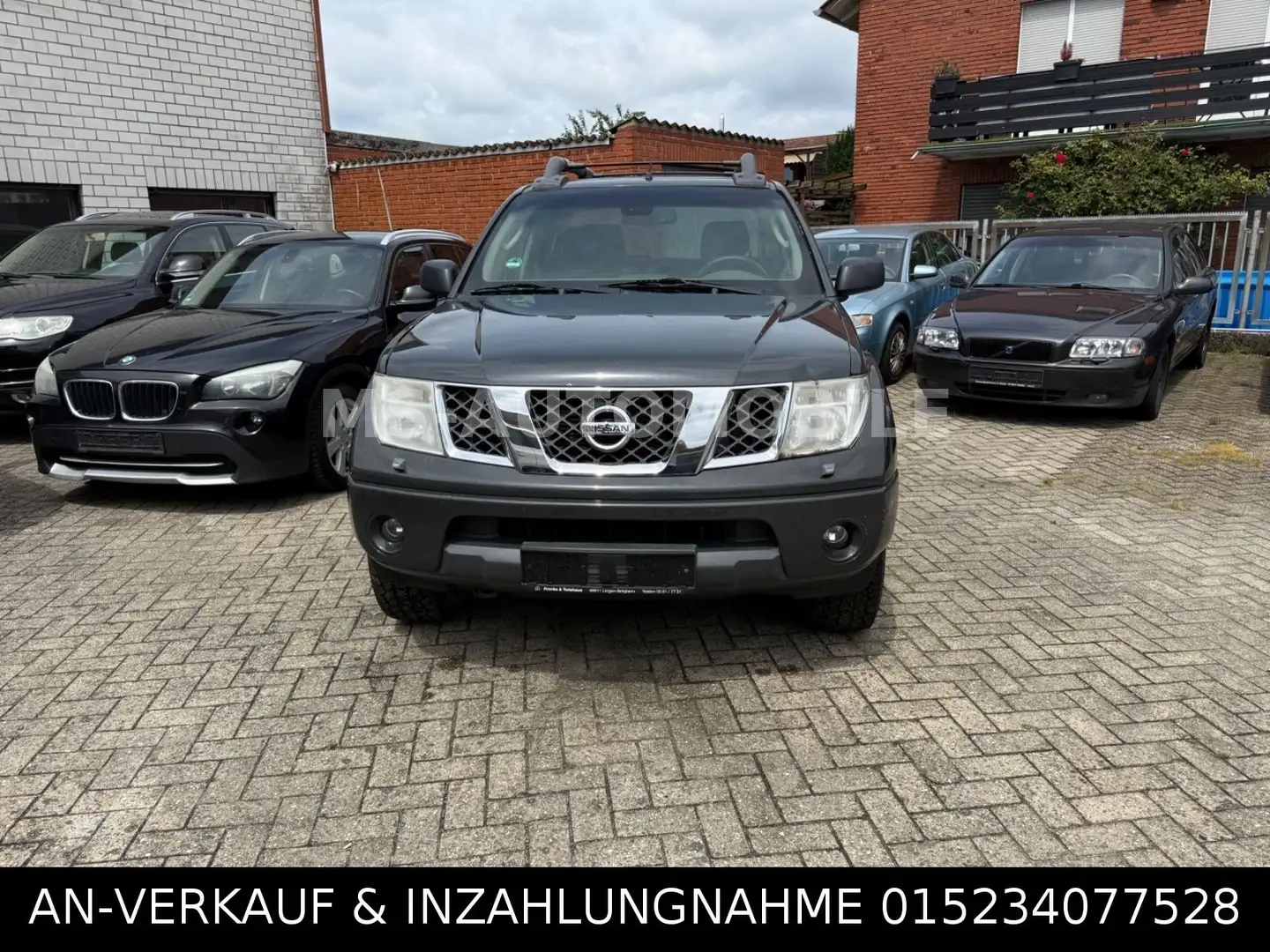 Nissan Navara NAVARA*PICKUP*DOPPELKABINE*PREMIUM*4X4*AUTOMATIK Grau - 2