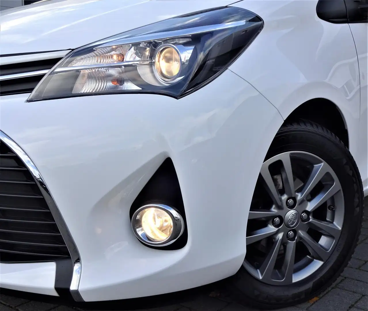 Toyota Yaris 1.3 VVT-i Dynamic,LM-V,Airco Wit - 2