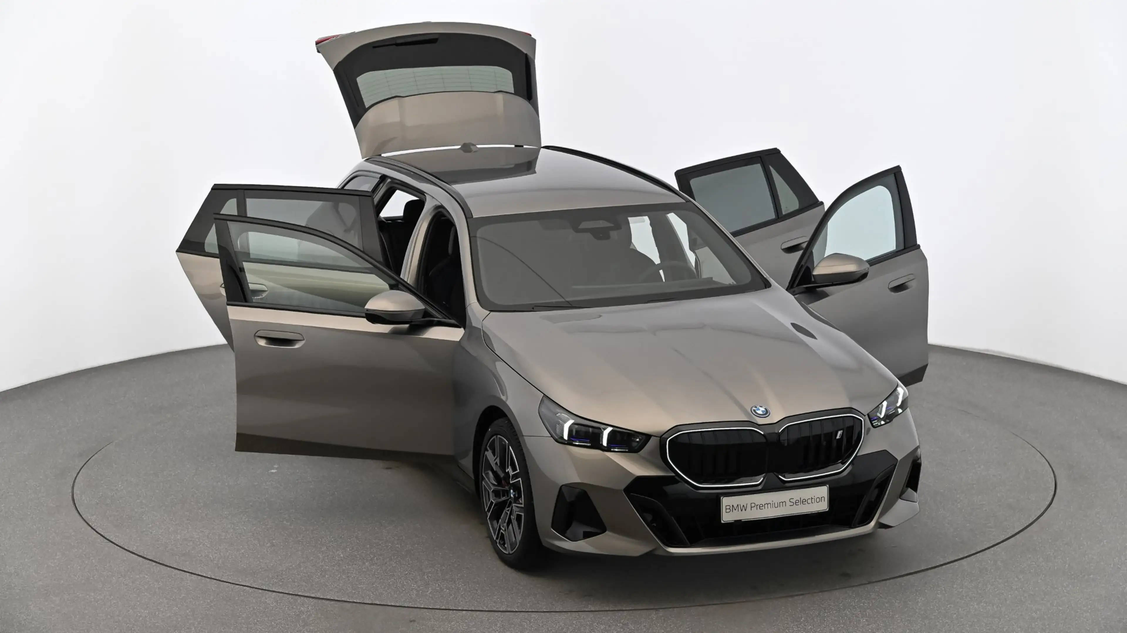 BMW i5 xDrive40 — photo 11