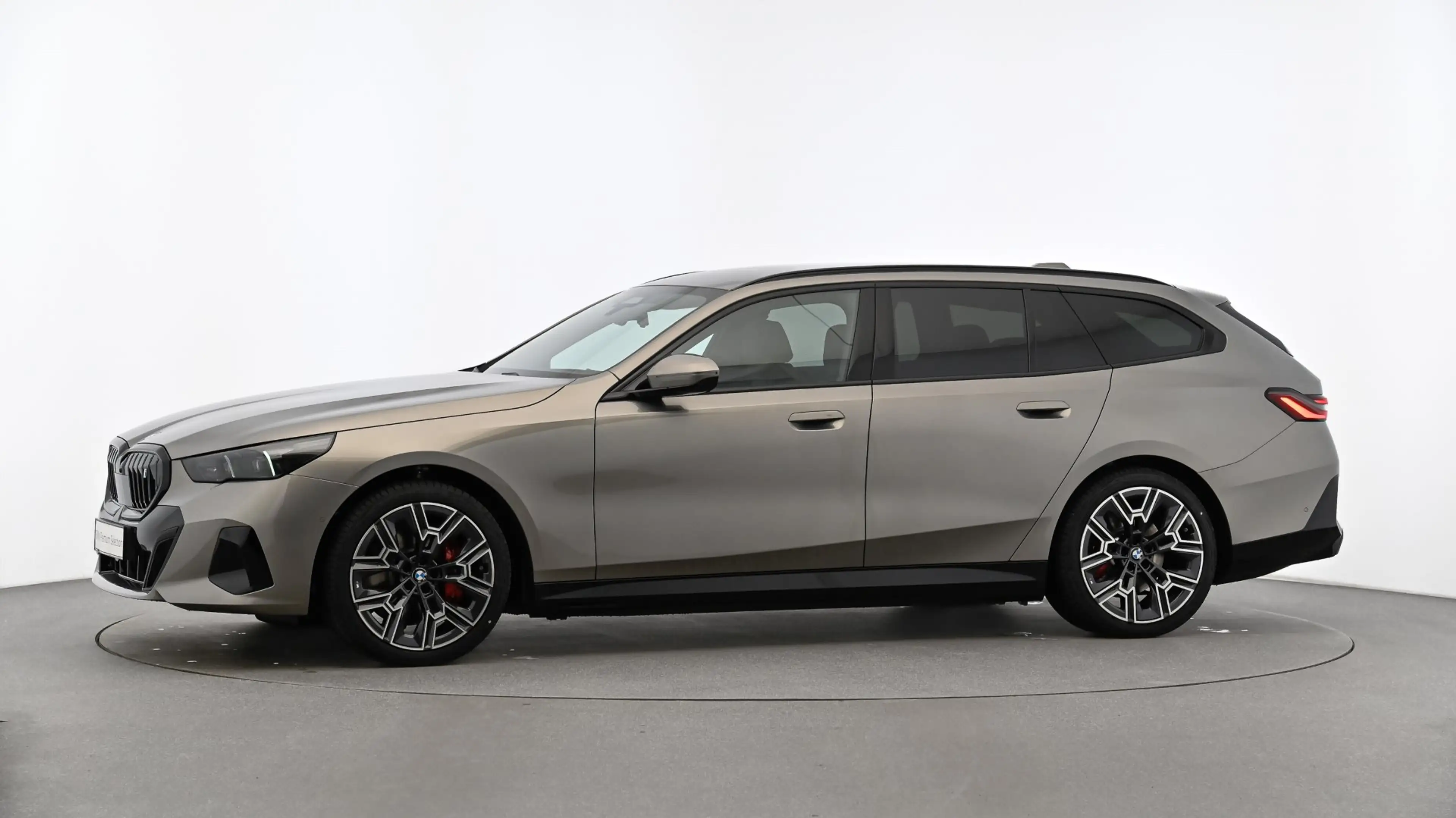 BMW i5 xDrive40 — photo 4