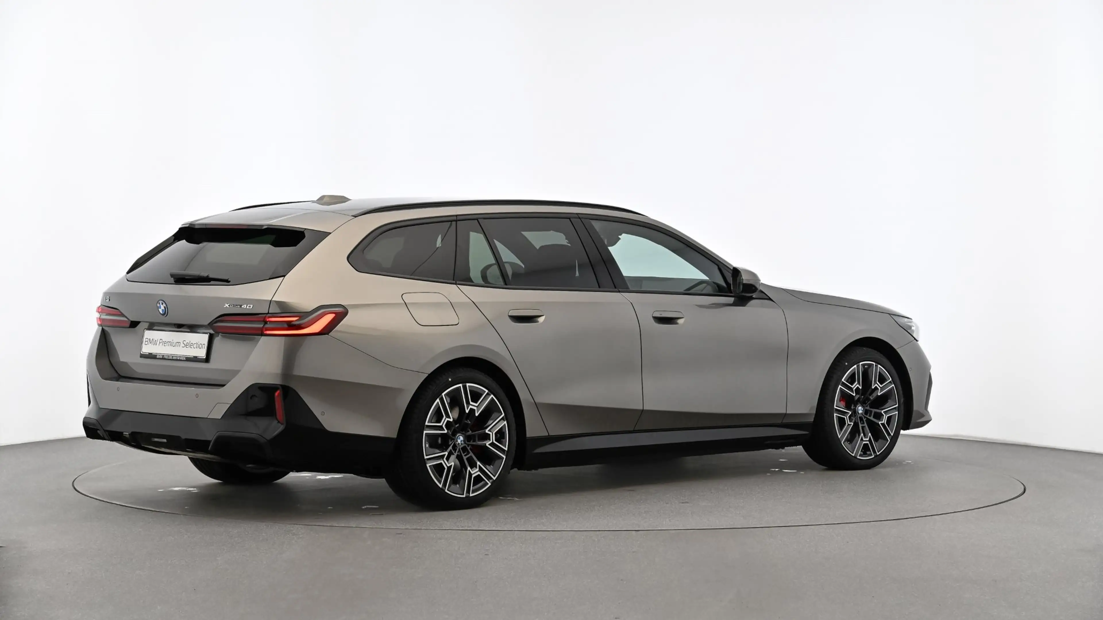 BMW i5 xDrive40 — photo 8