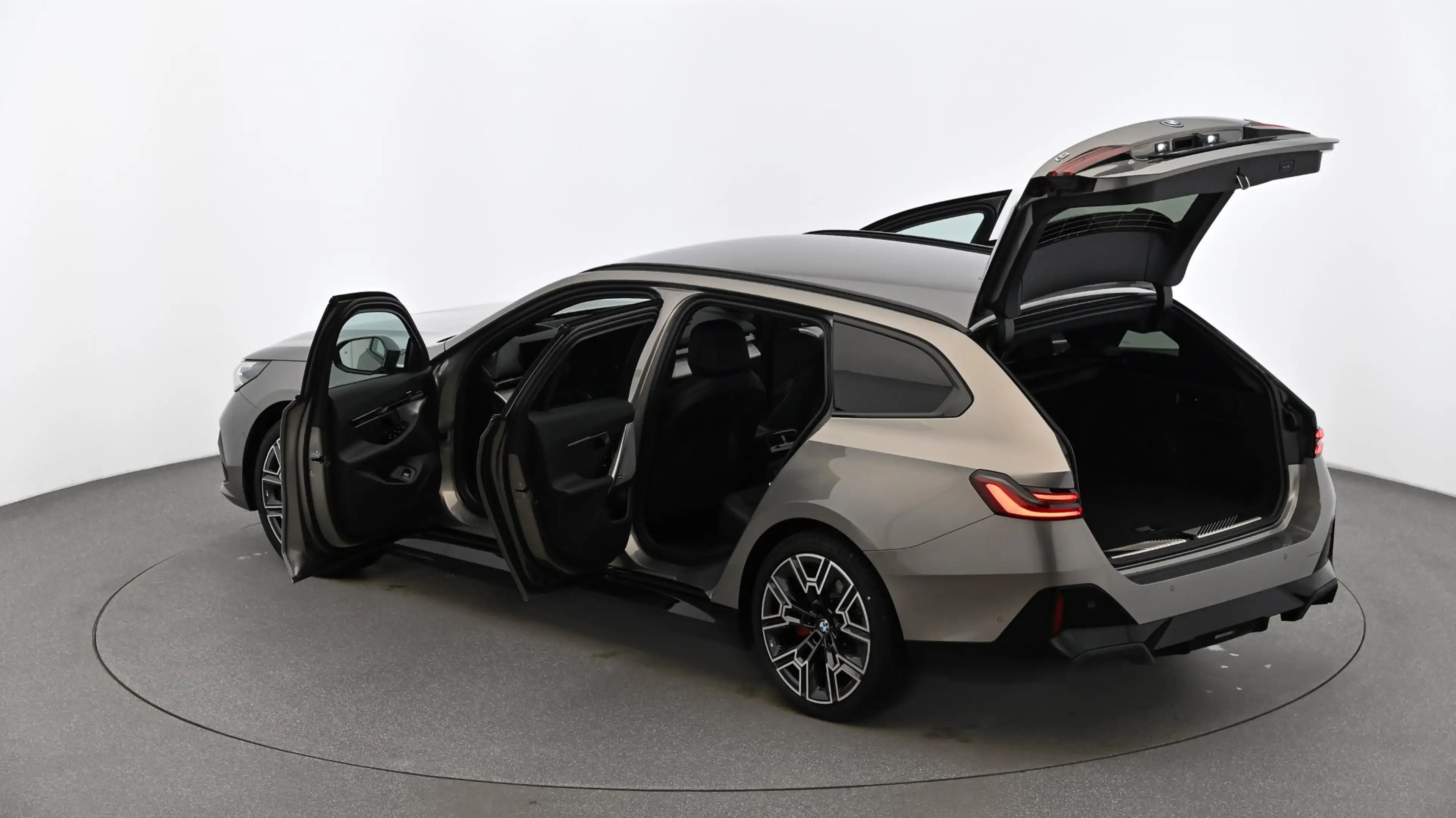 BMW i5 xDrive40 — photo 9