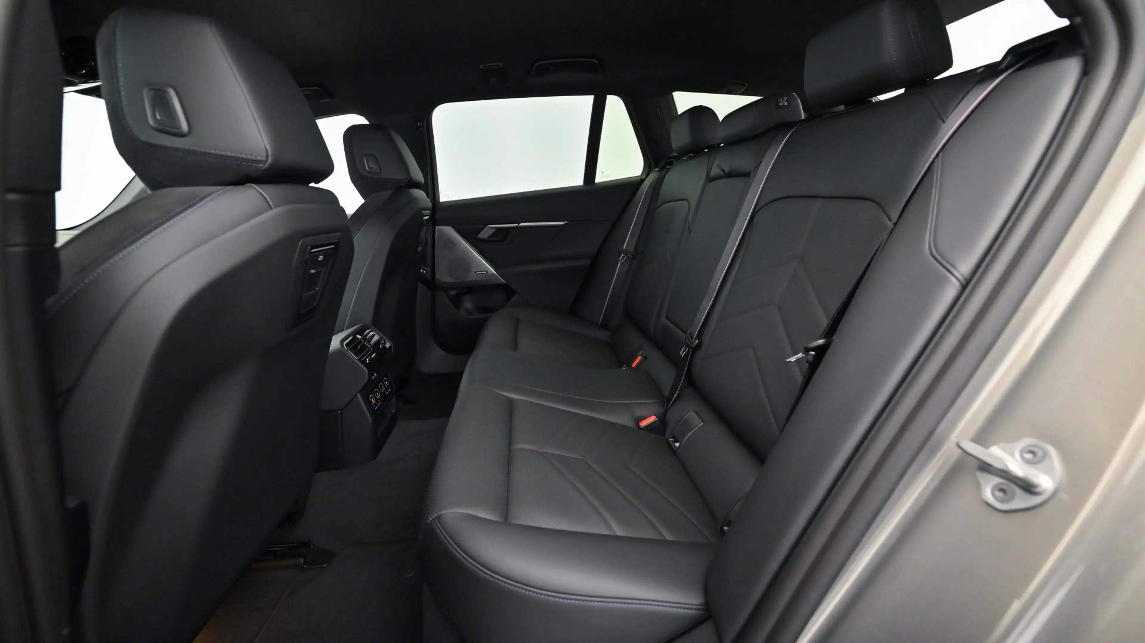 BMW i5 xDrive40 — photo 15