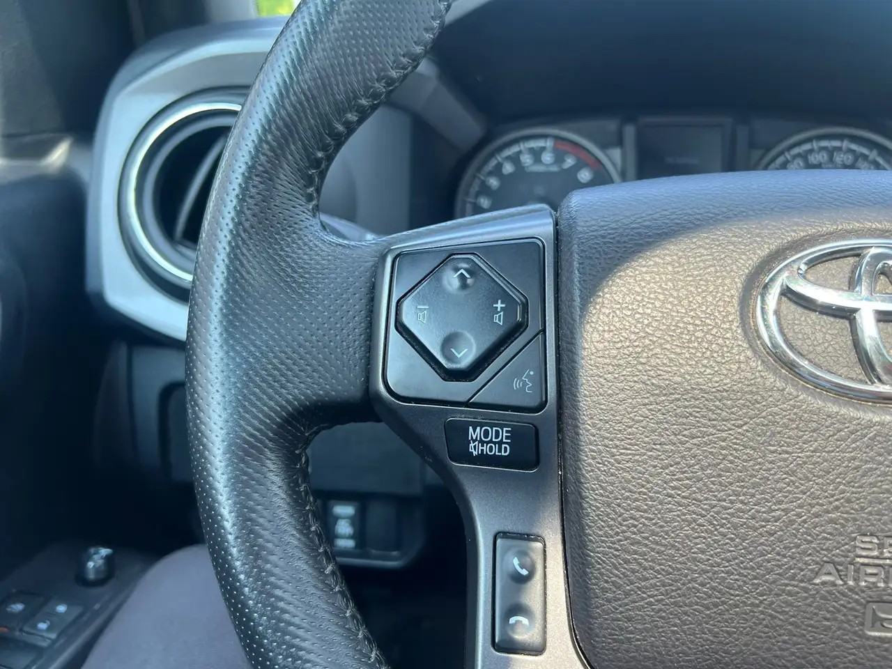 Toyota Tacoma снимка Toyota Tacoma