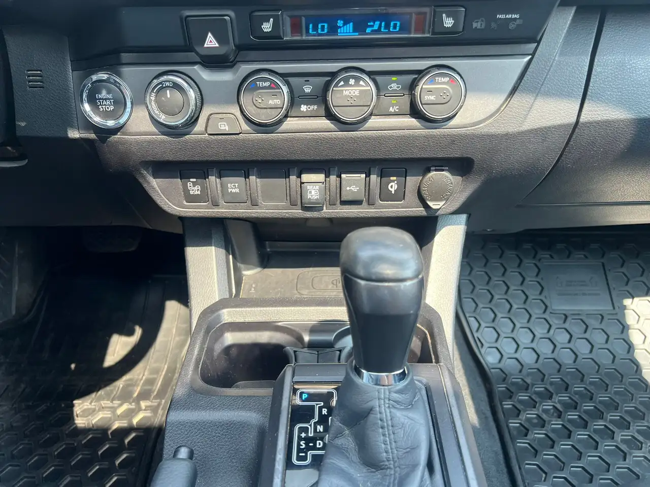 Toyota Tacoma снимка Toyota Tacoma