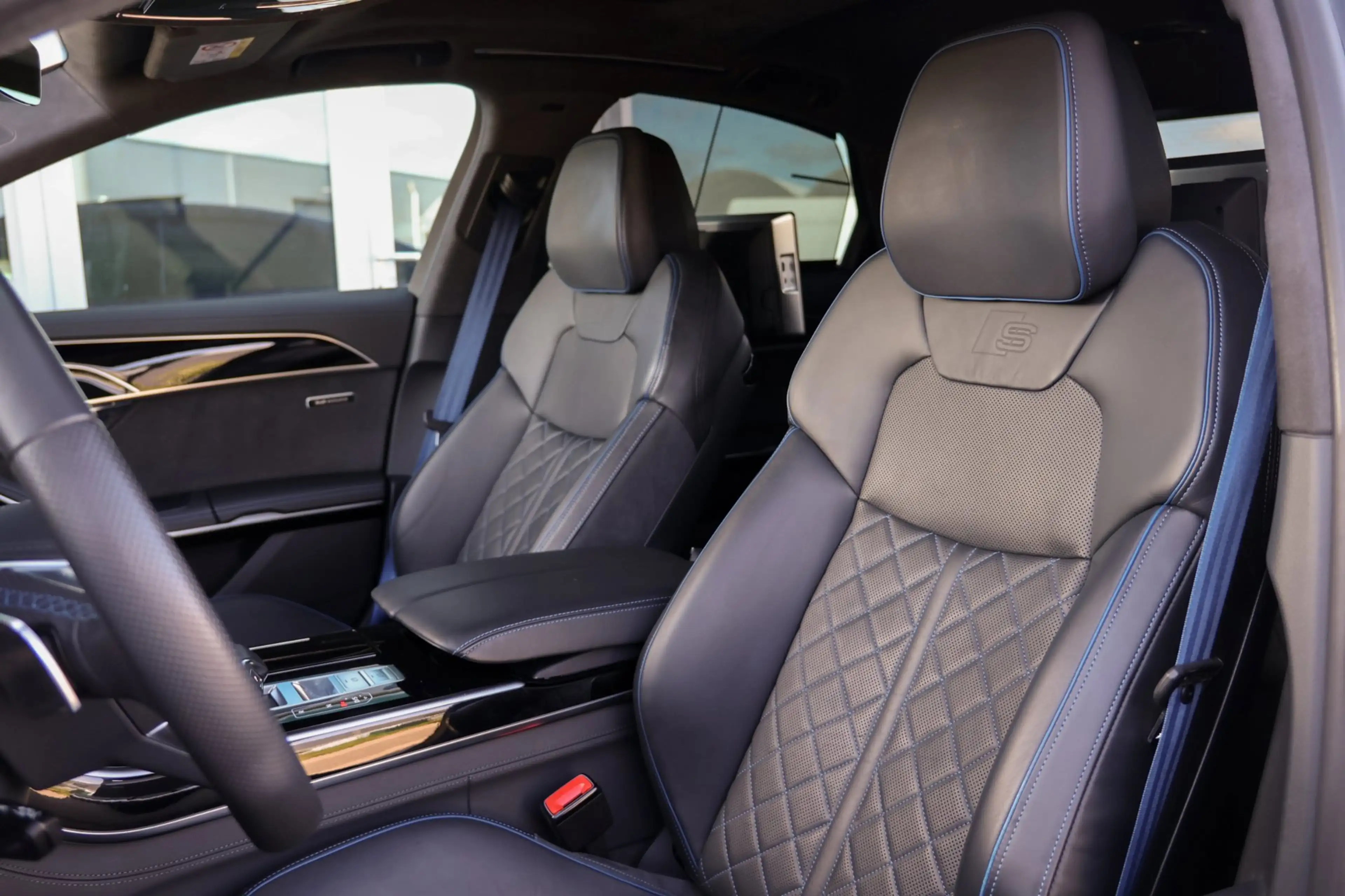 Audi A8 60 TFSI e * AUDI EXCLUSIVE * TV SCHERMEN * MASSAGE — photo 23
