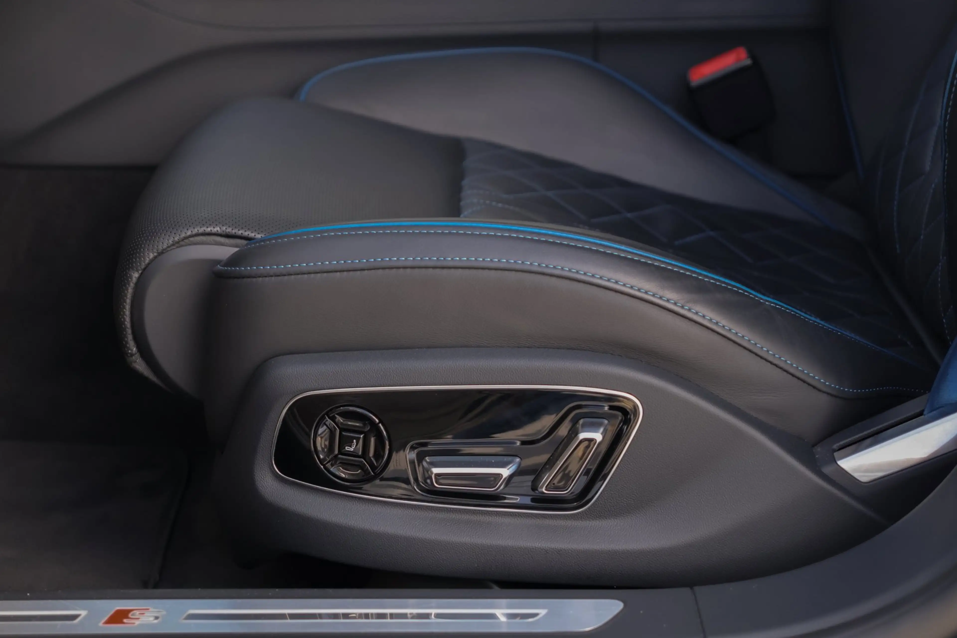 Audi A8 60 TFSI e * AUDI EXCLUSIVE * TV SCHERMEN * MASSAGE — photo 24