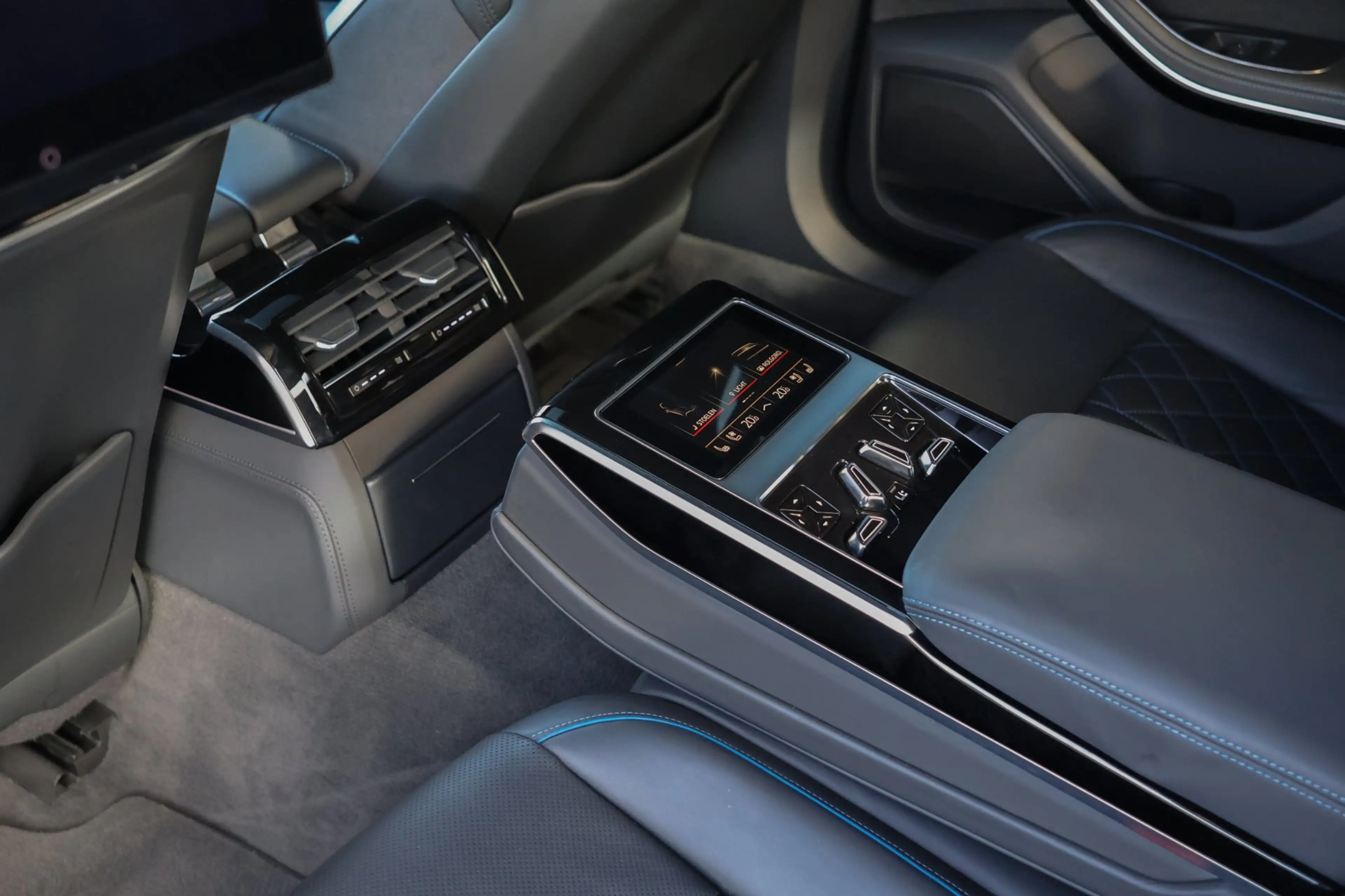 Audi A8 60 TFSI e * AUDI EXCLUSIVE * TV SCHERMEN * MASSAGE — photo 37