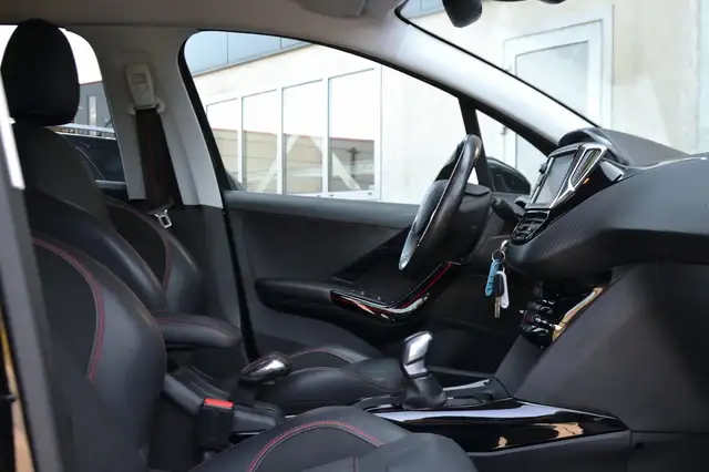 Peugeot 2008 view 9