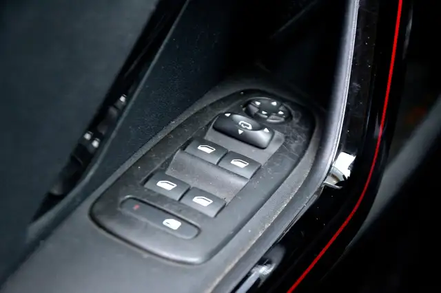 Peugeot 2008 view 15