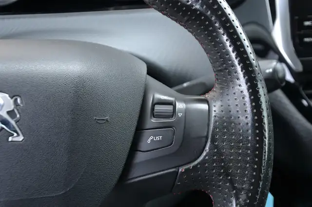 Peugeot 2008 view 13