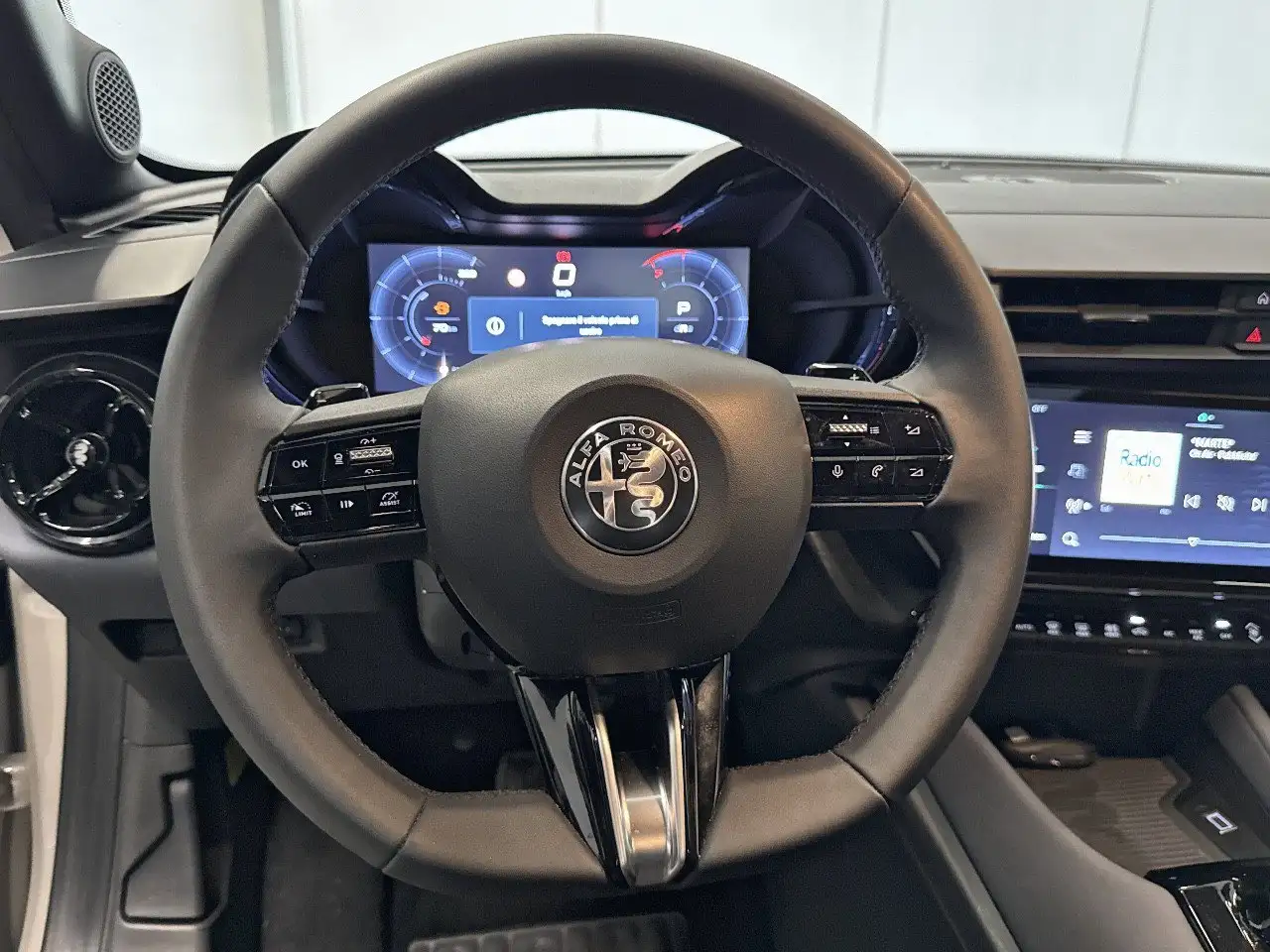 Alfa Romeo Junior 2025 — фото 15