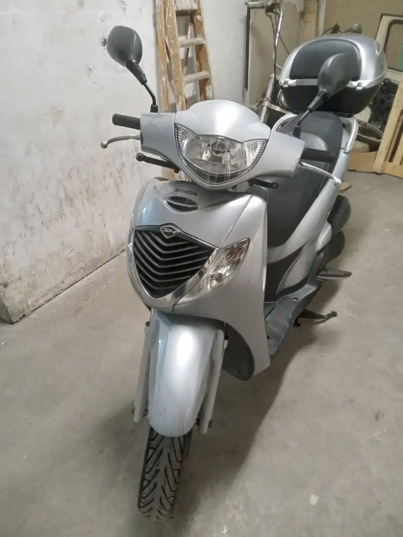 Honda SH 150 Ezüst - 1